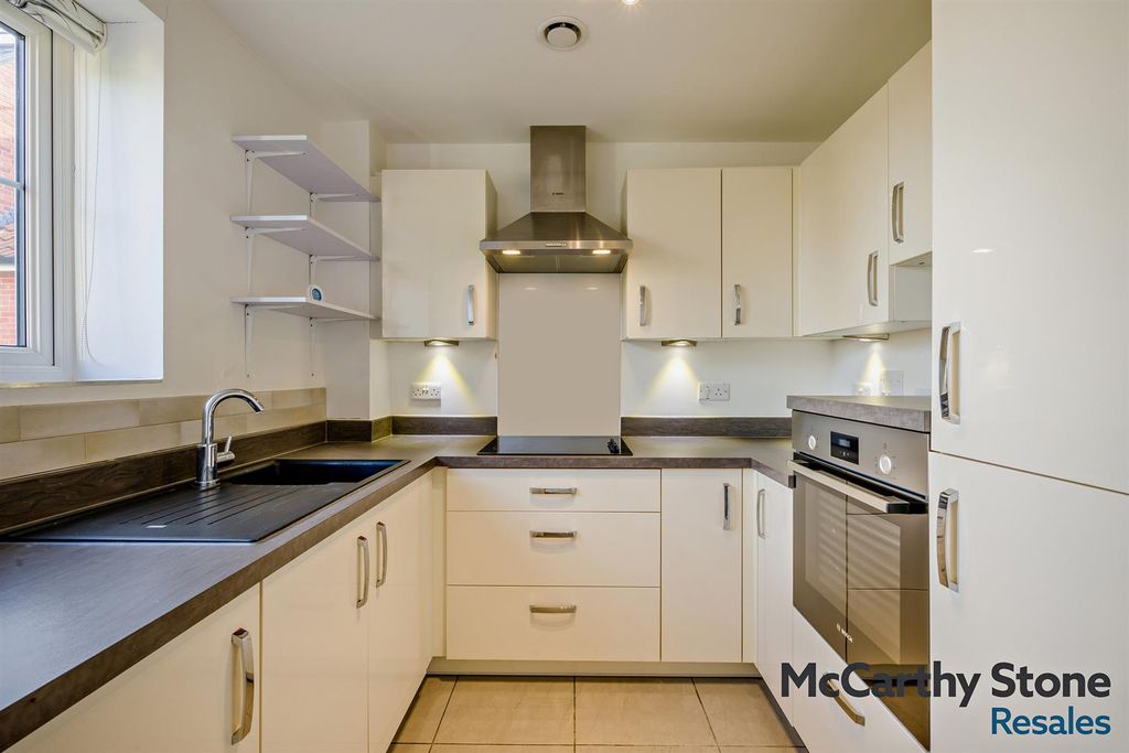 Property photo 1 of 28 8687756-Interior01-800.Jpg