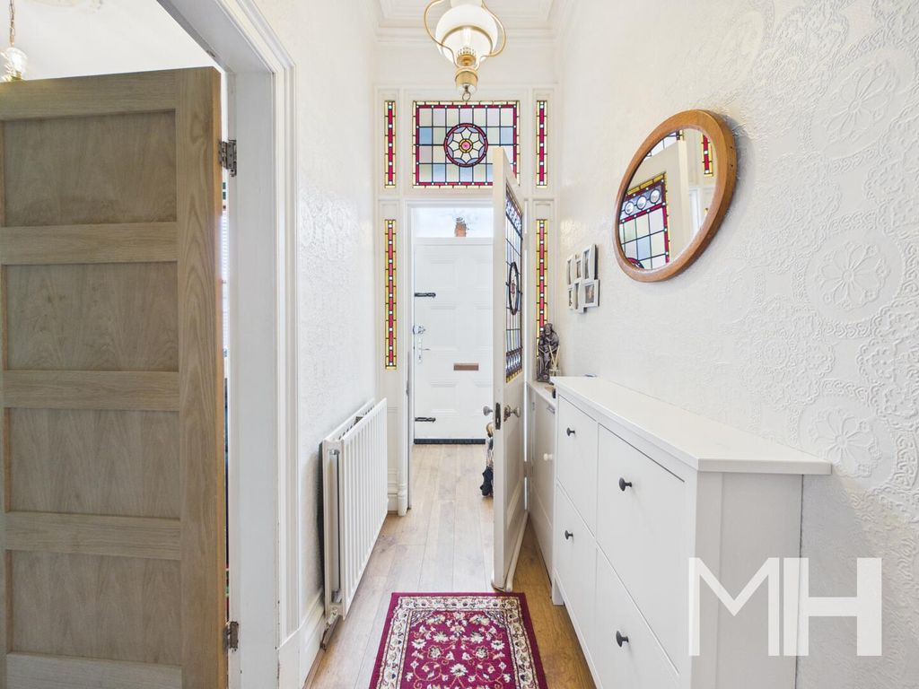 Property photo 2 of 22 Hallway