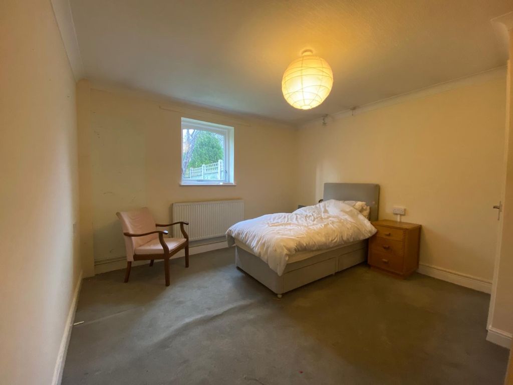 Property photo 3 of 4