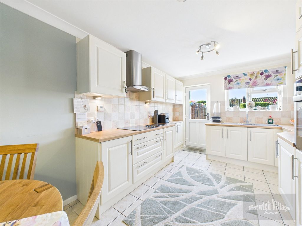 Property photo 3 of 12 Picture 3