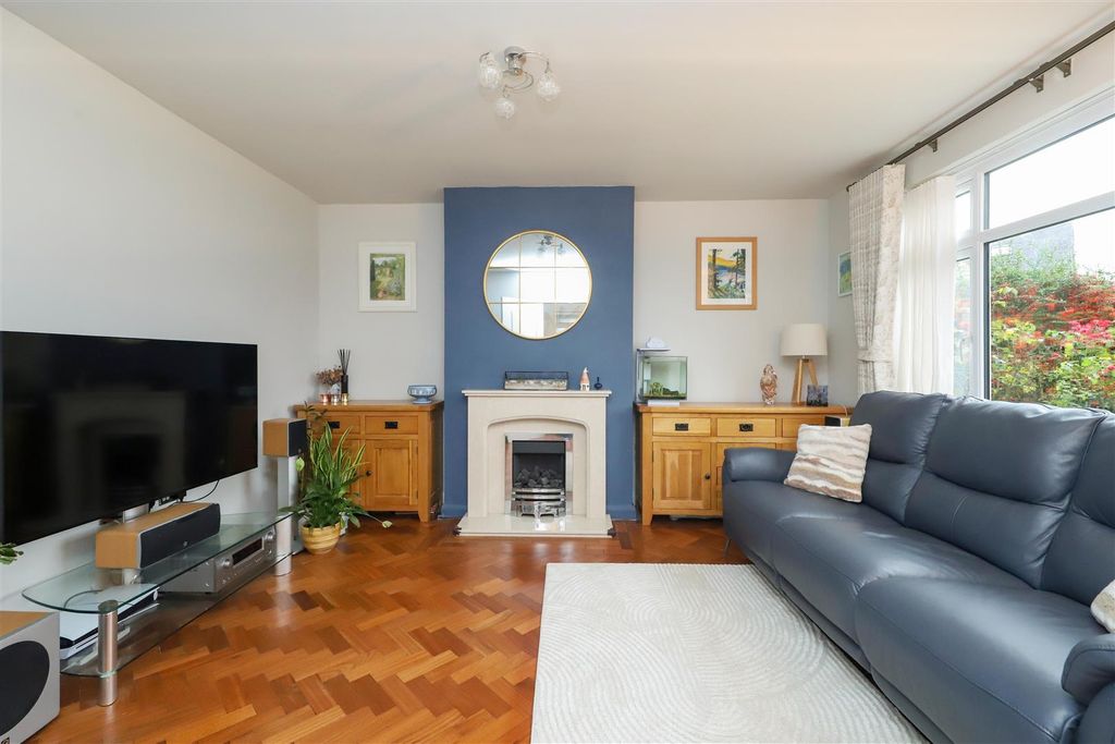 Property photo 2 of 12 Living Room