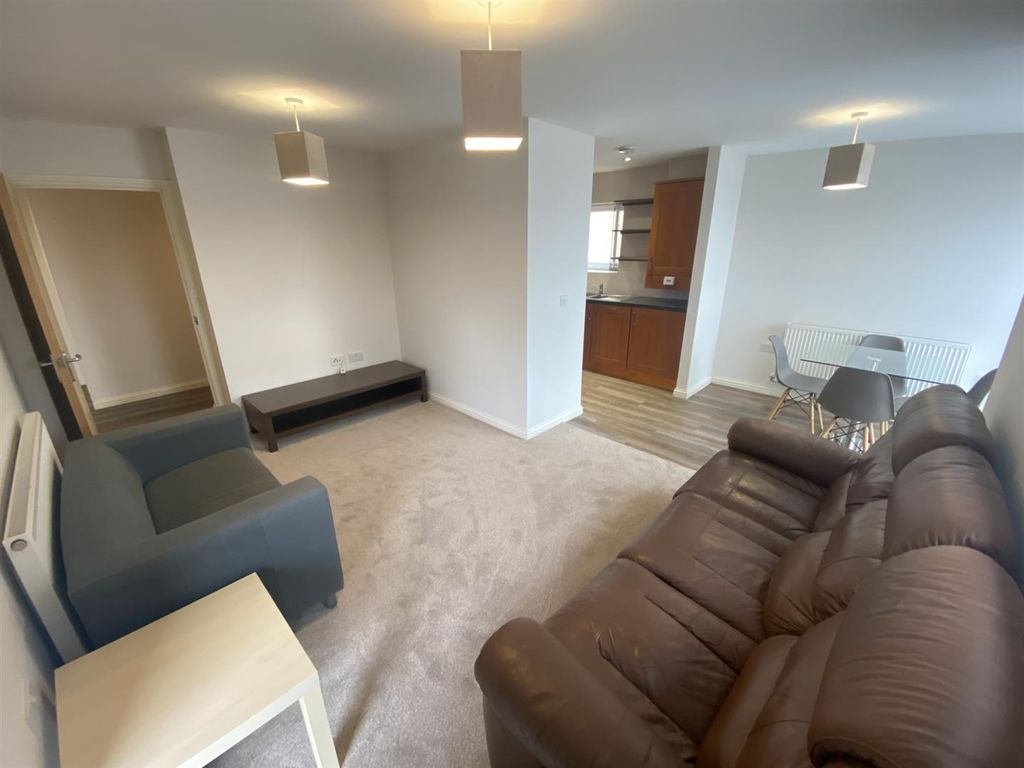 Property photo 2 of 19 Lounge