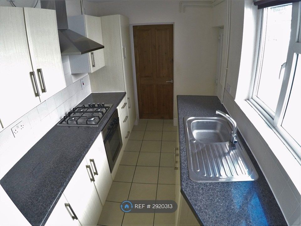 Property photo 3 of 15 Kitchen