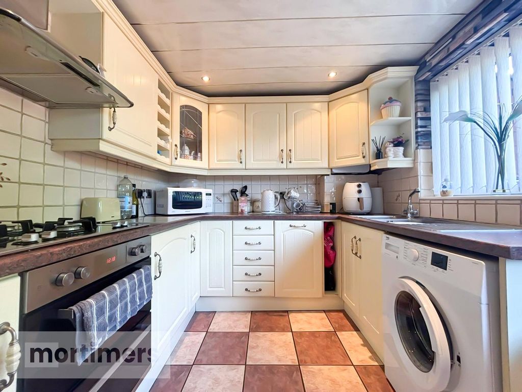 Property photo 2 of 17 Kitchen