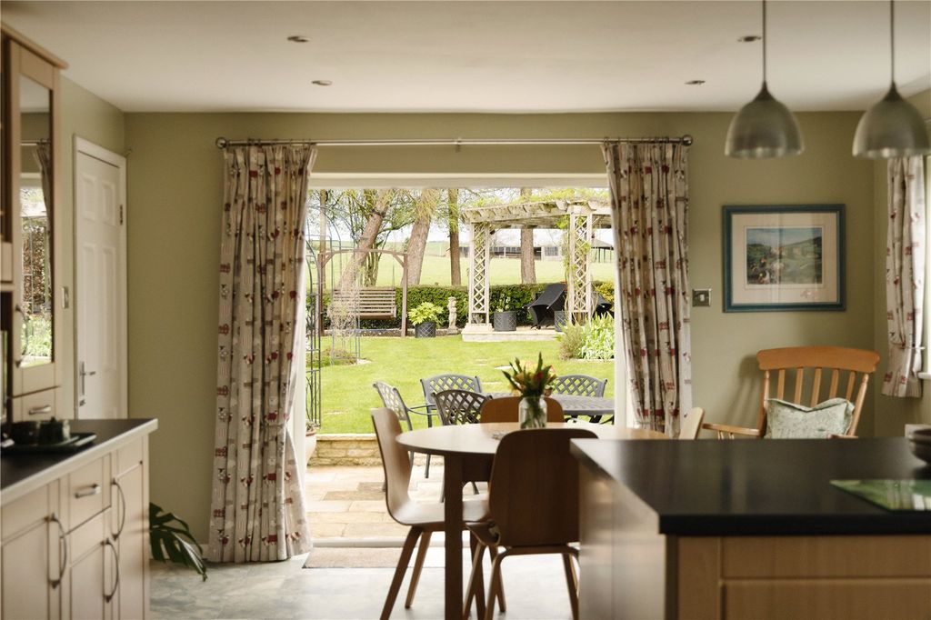 Property photo 3 of 19 Picture No. 16