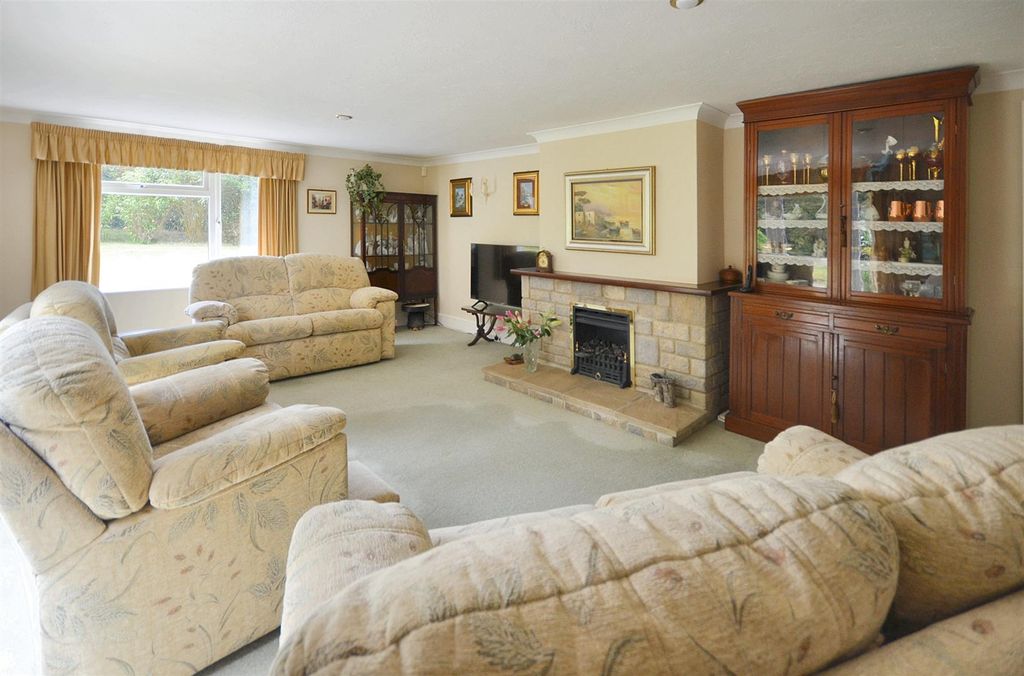 Property photo 2 of 12 Sitting Room