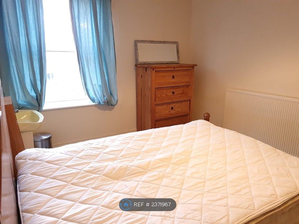 Property photo 2 of 4 500 Room 3