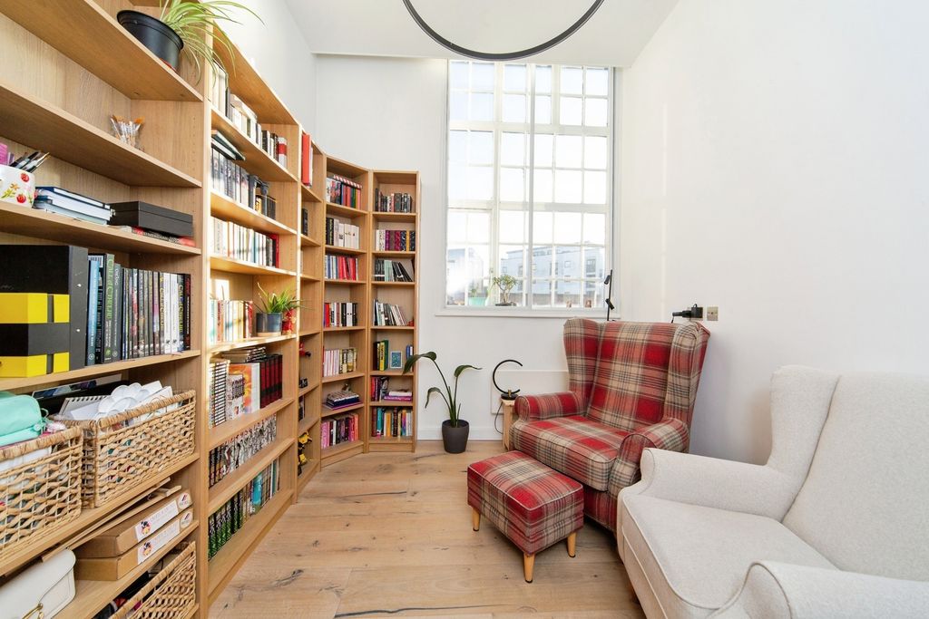 Property photo 2 of 19 Pbox-Img.Jpg