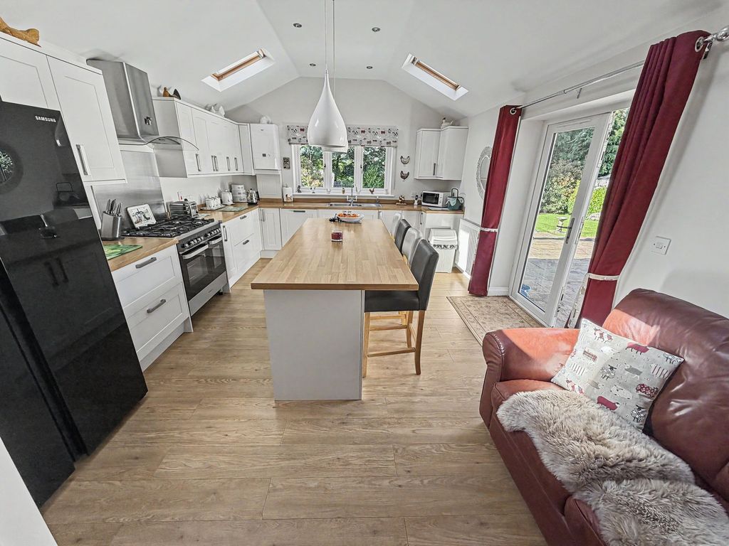 Property photo 2 of 30