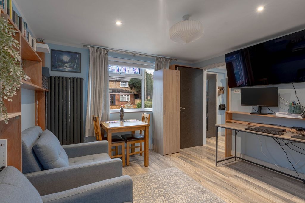 Property photo 3 of 11