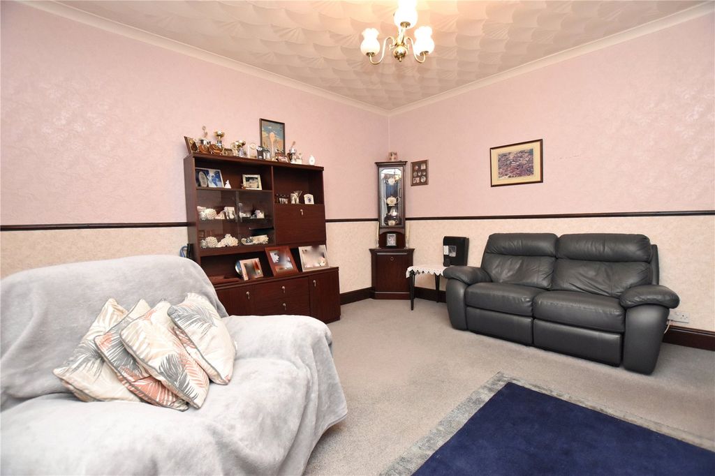 Property photo 2 of 20 Lounge