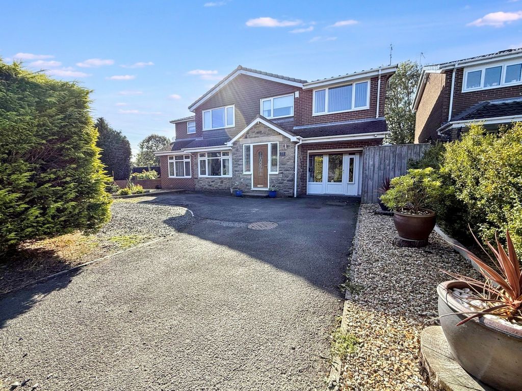 Property photo 1 of 32