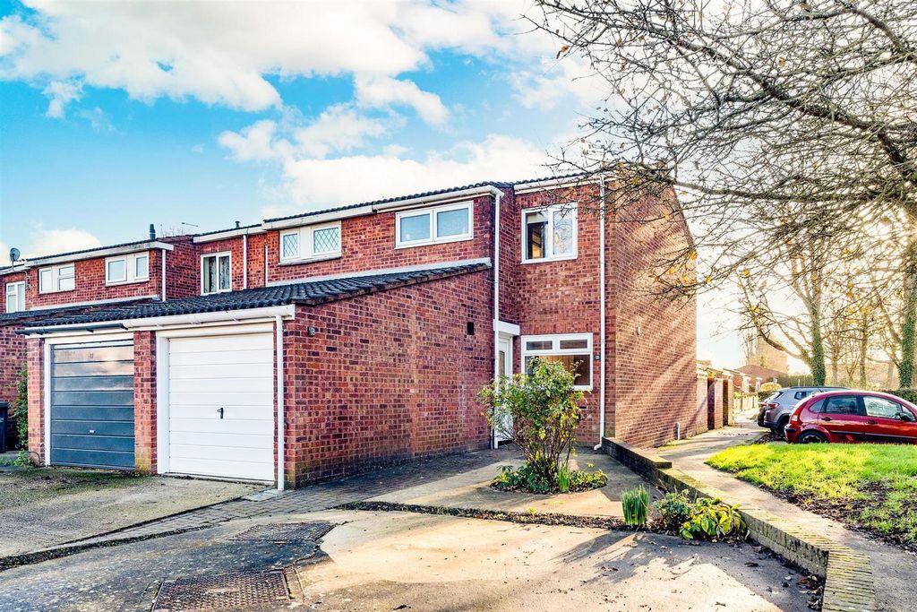 Property photo 1 of 10 Farrant Way