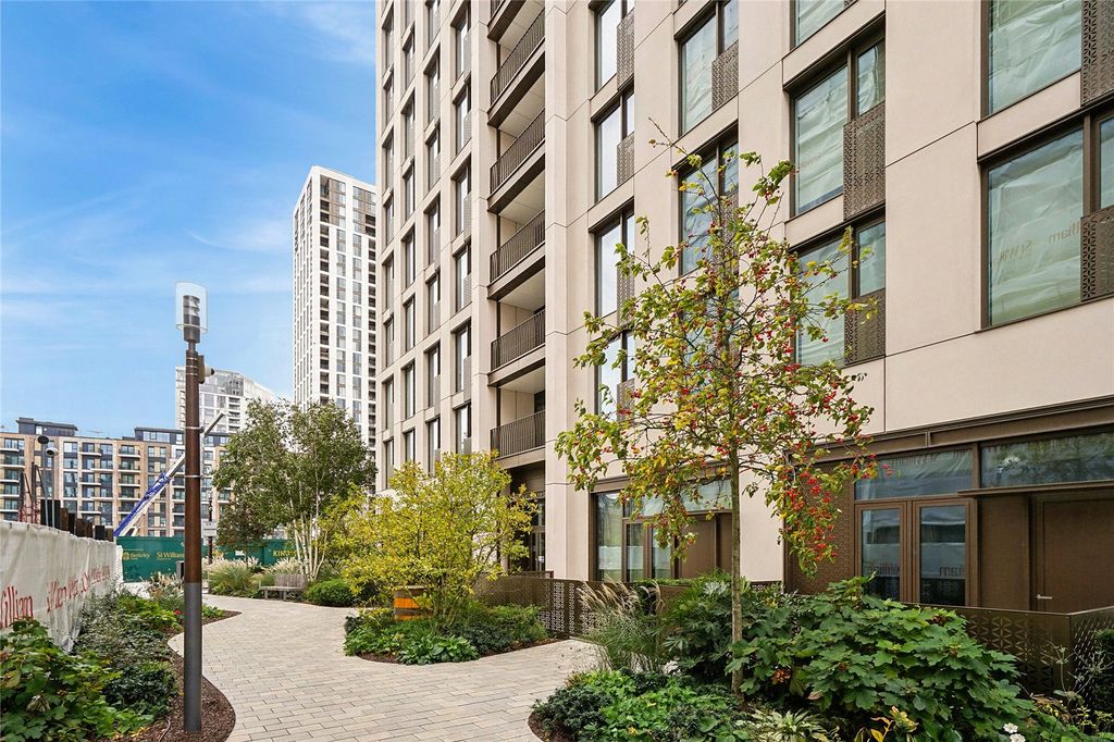 Property photo 2 of 11 Front Exterior