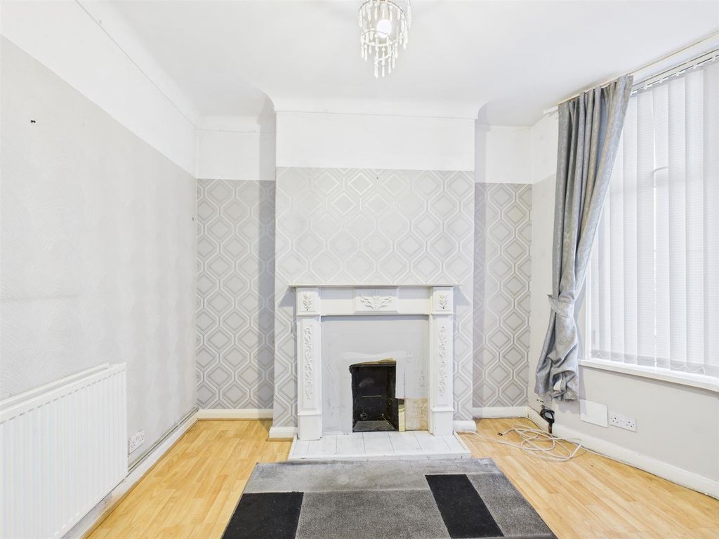 Property photo 3 of 23 Cam03844G0-Pr0357-Still002.Jpg