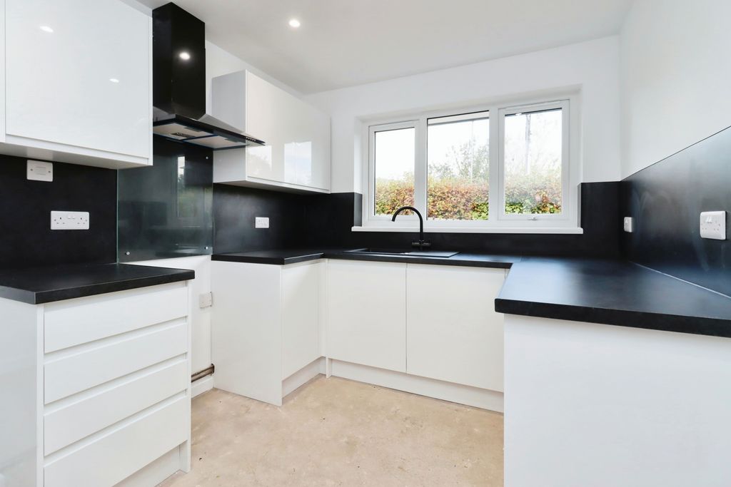 Property photo 3 of 15 Kitchen