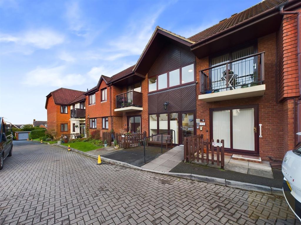 Property photo 1 of 11