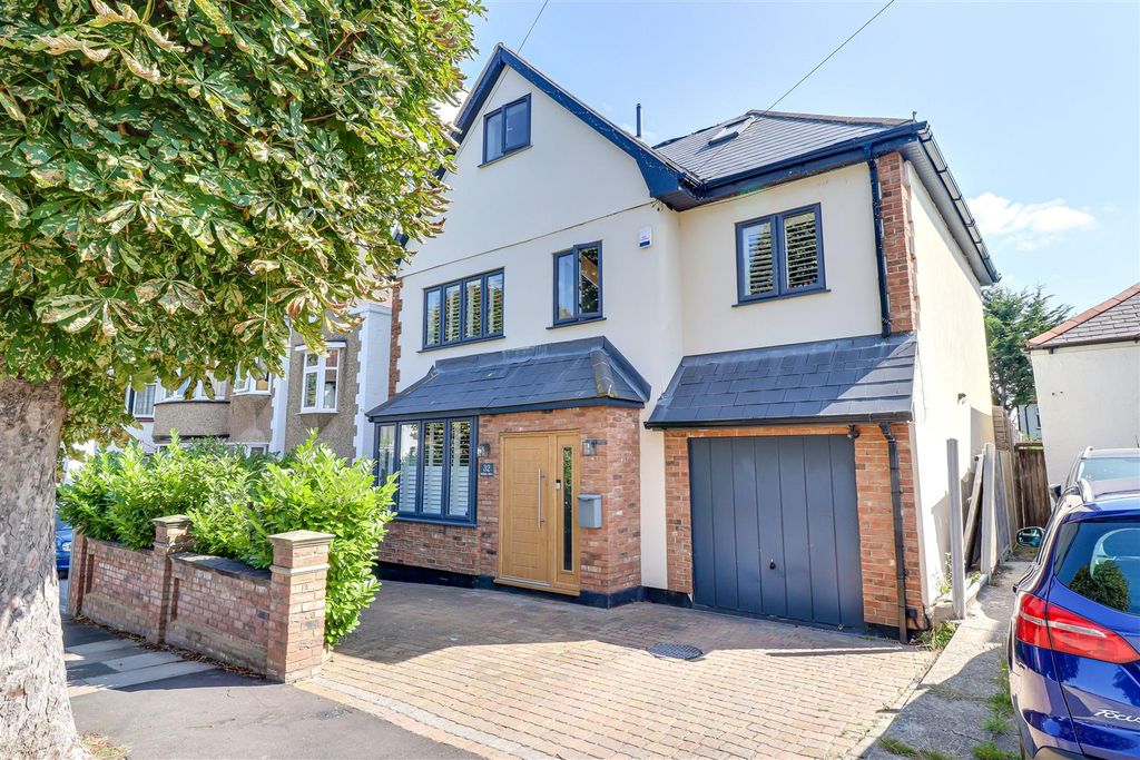 Property photo 1 of 32