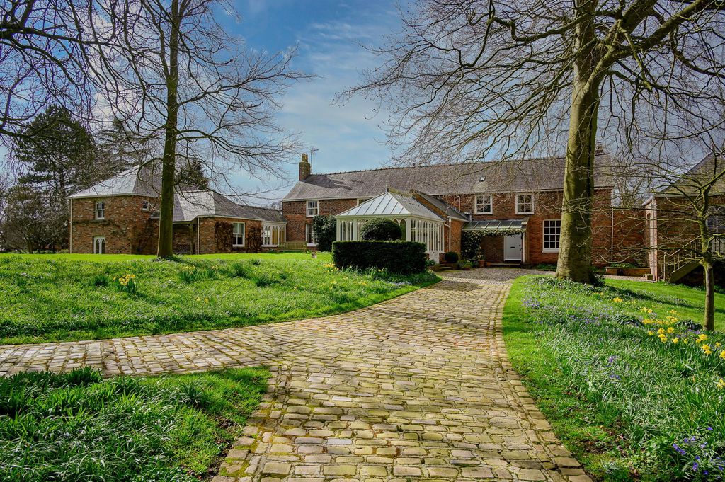 Property photo 1 of 36