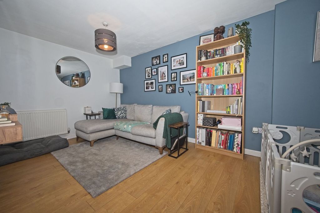 Property photo 3 of 18