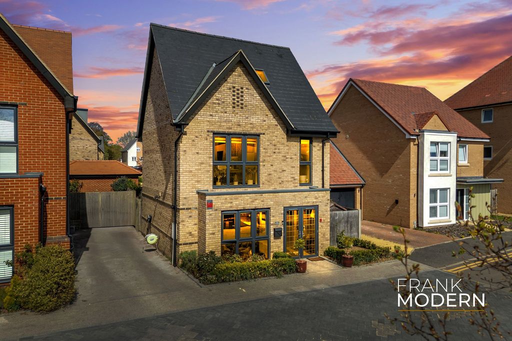 Property photo 1 of 27 Dusk