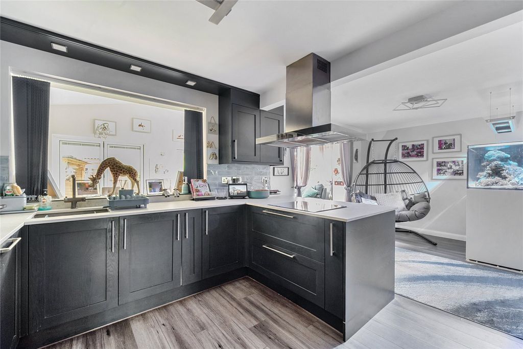 Property photo 2 of 17 Picture No. 13