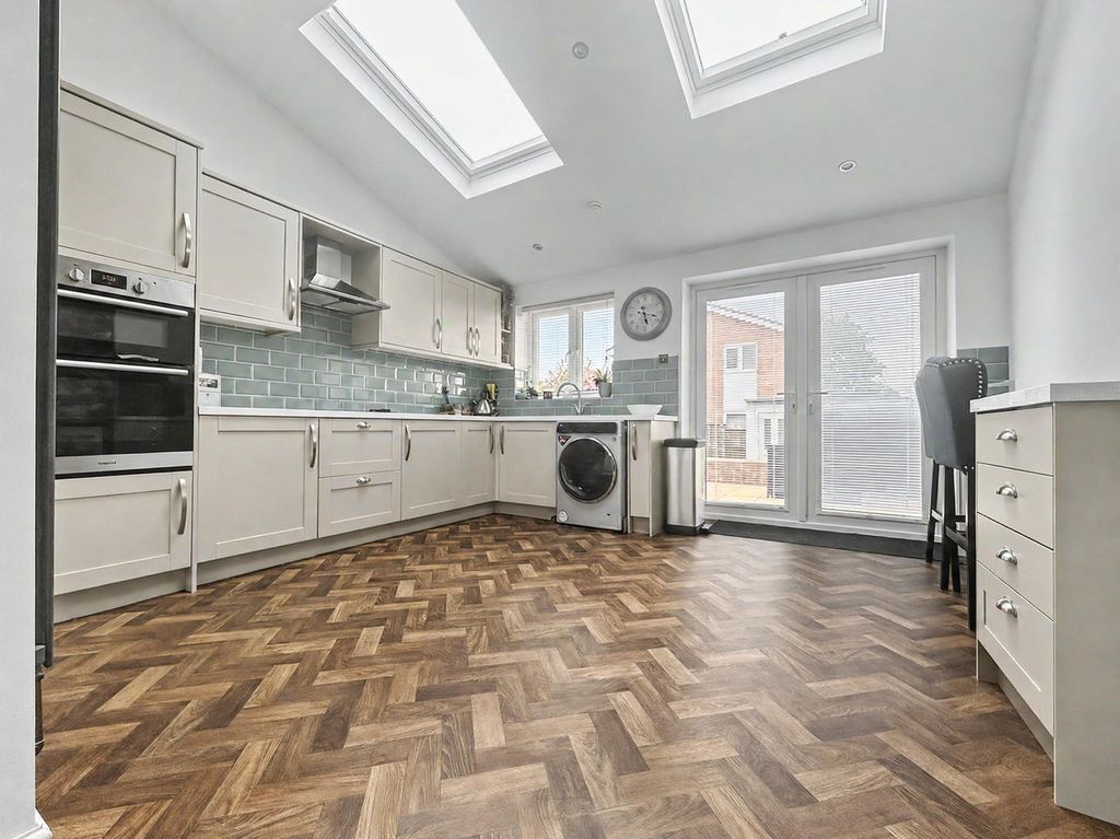 Property photo 3 of 16 Kitchen2