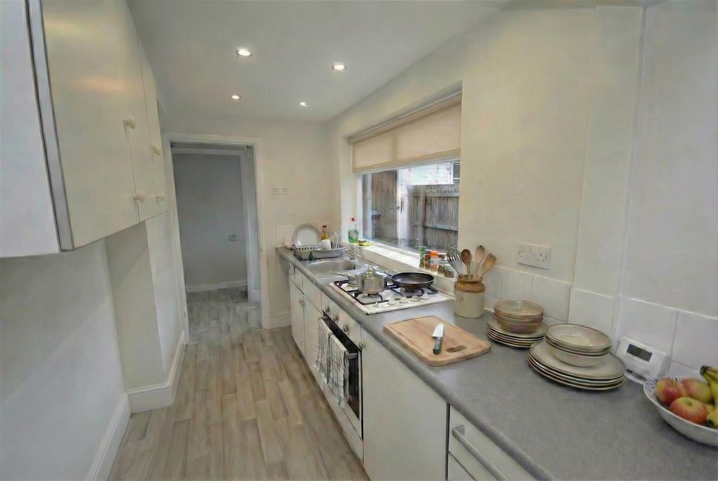 Property photo 3 of 7 Kitchen.Jpg