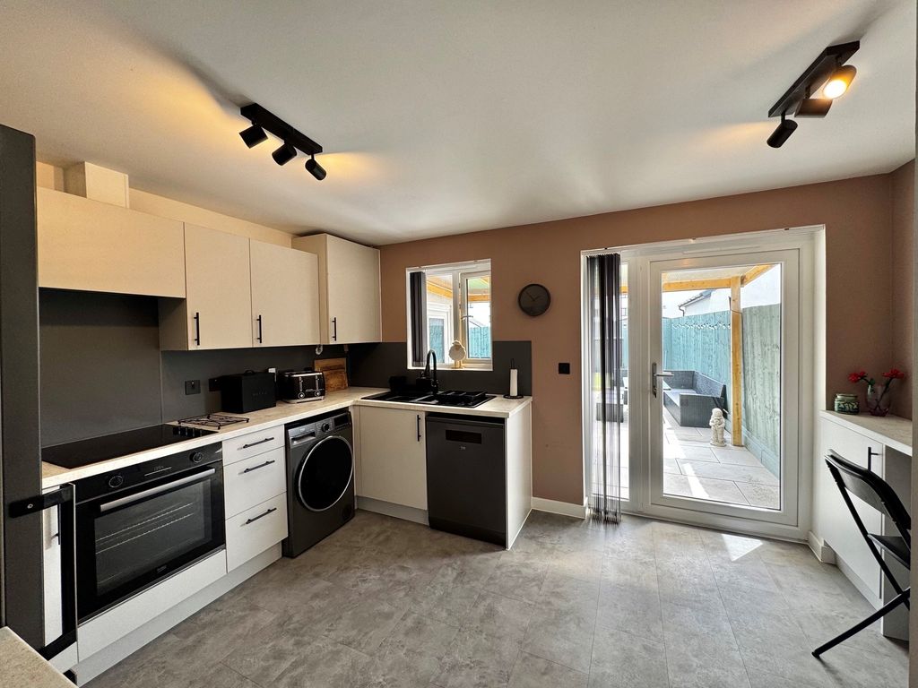 Property photo 3 of 21 Kitchen Breakfast Room