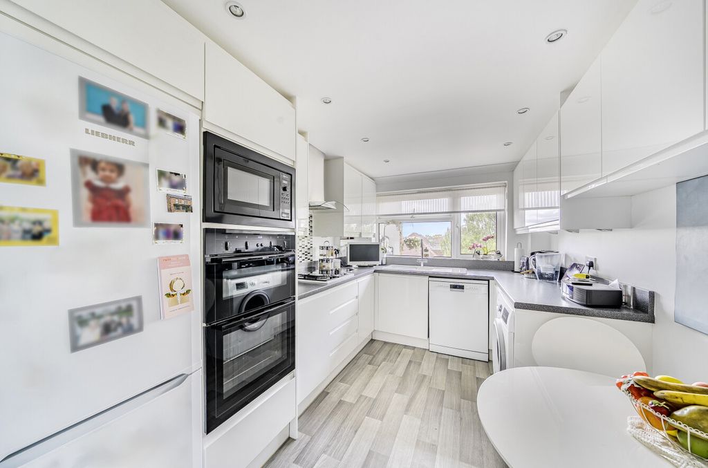 Property photo 2 of 19 1-1349381-2-68c14...