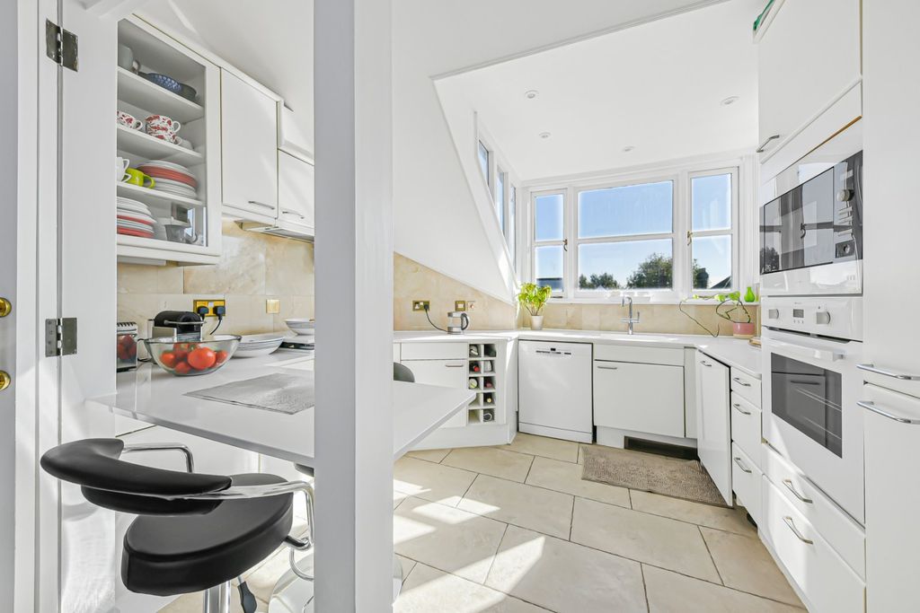 Property photo 2 of 25