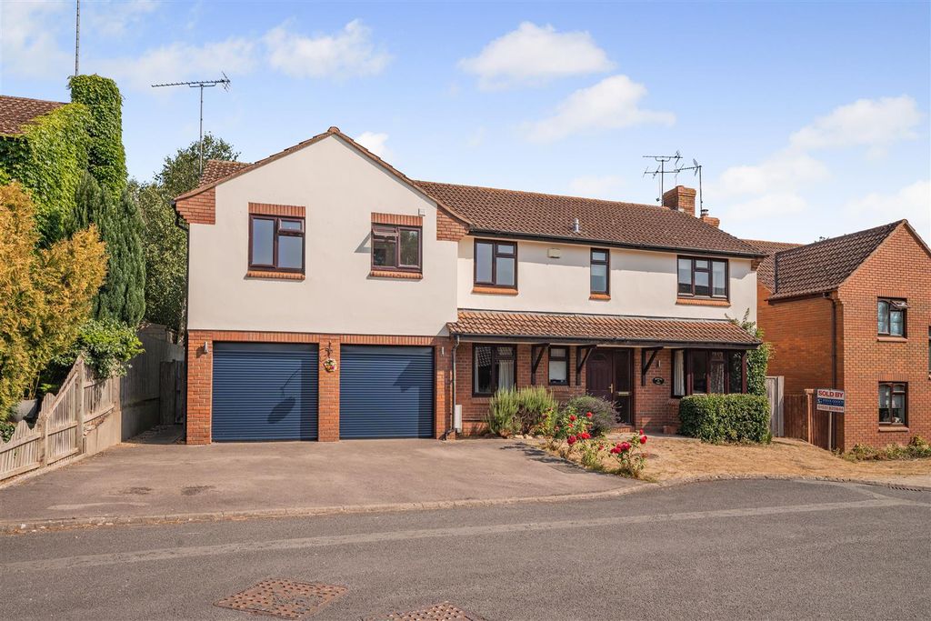 Property photo 1 of 33
