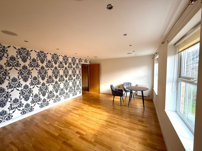 Property photo 1 of 8 Photo 8