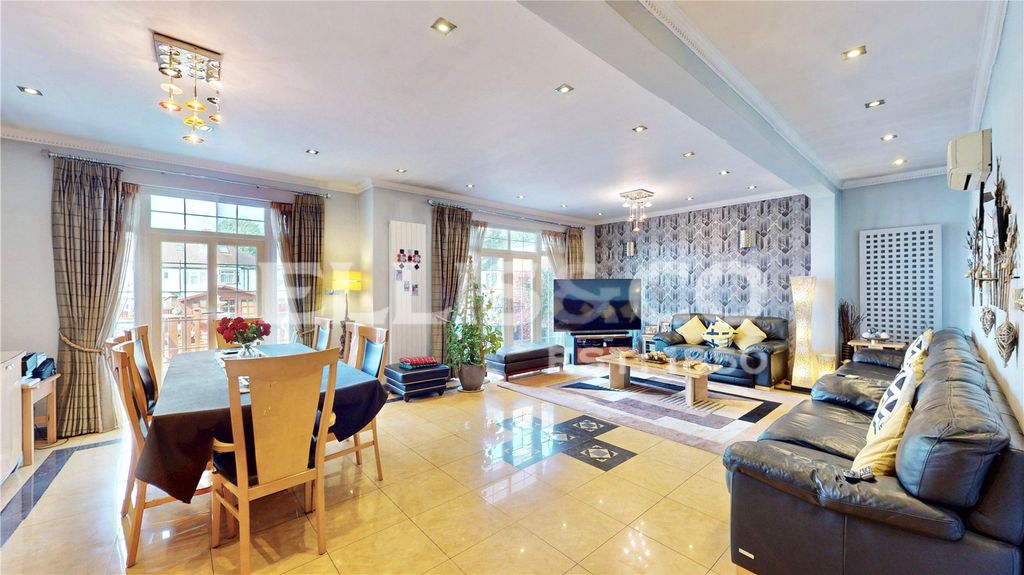 Property photo 3 of 16 Picture No. 06