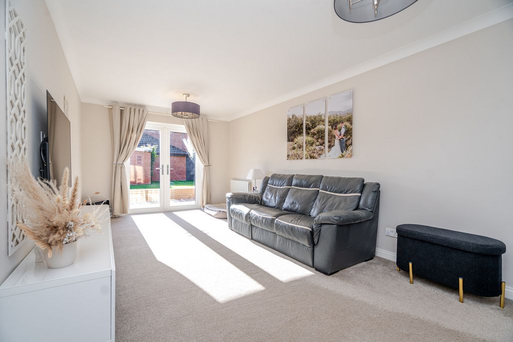 Property photo 2 of 33