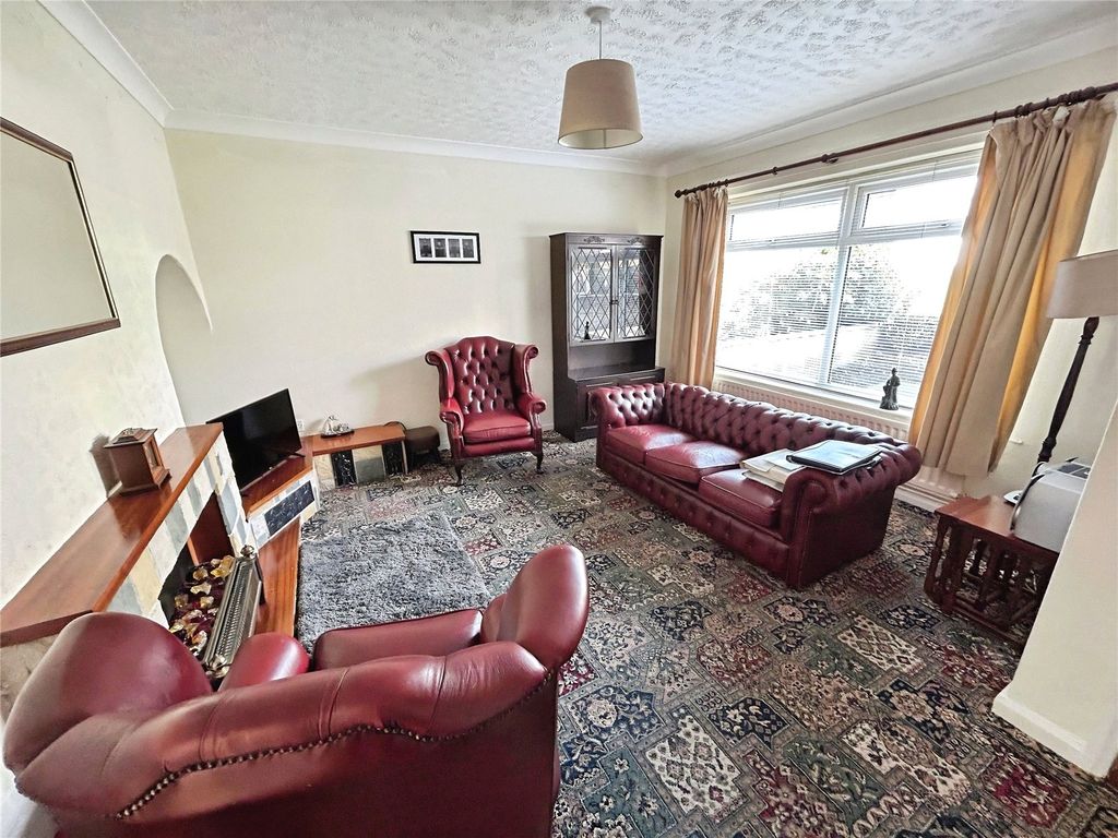 Property photo 2 of 15 Lounge