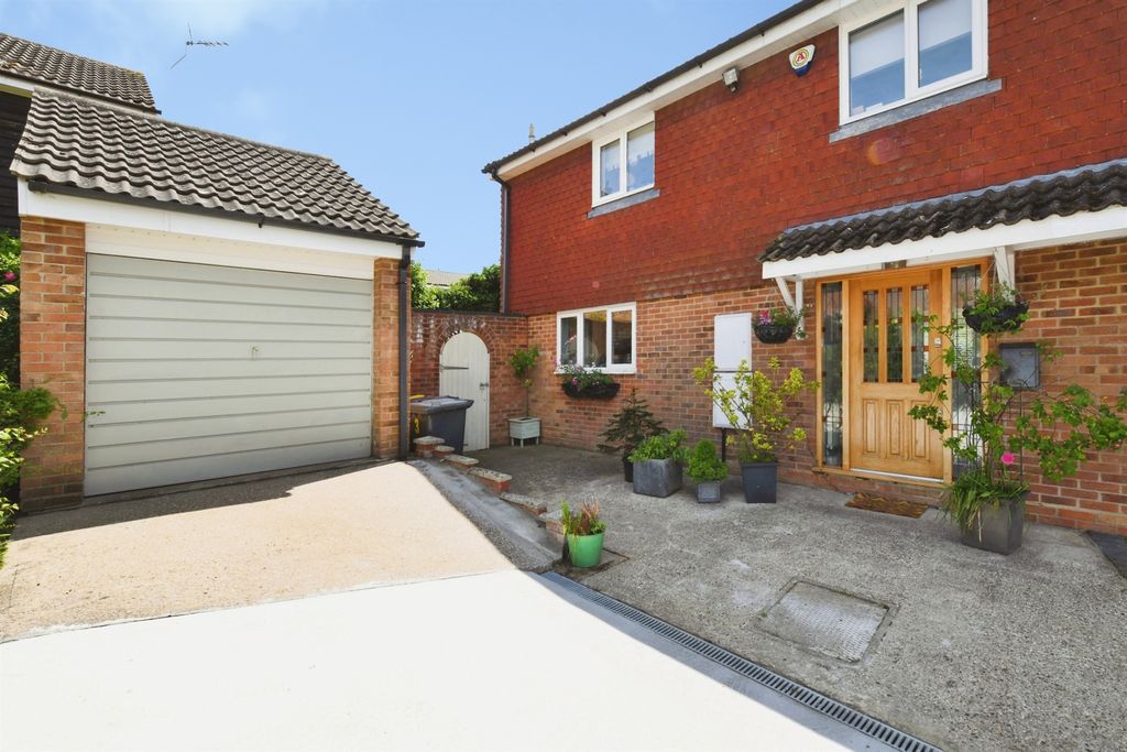 Property photo 2 of 16