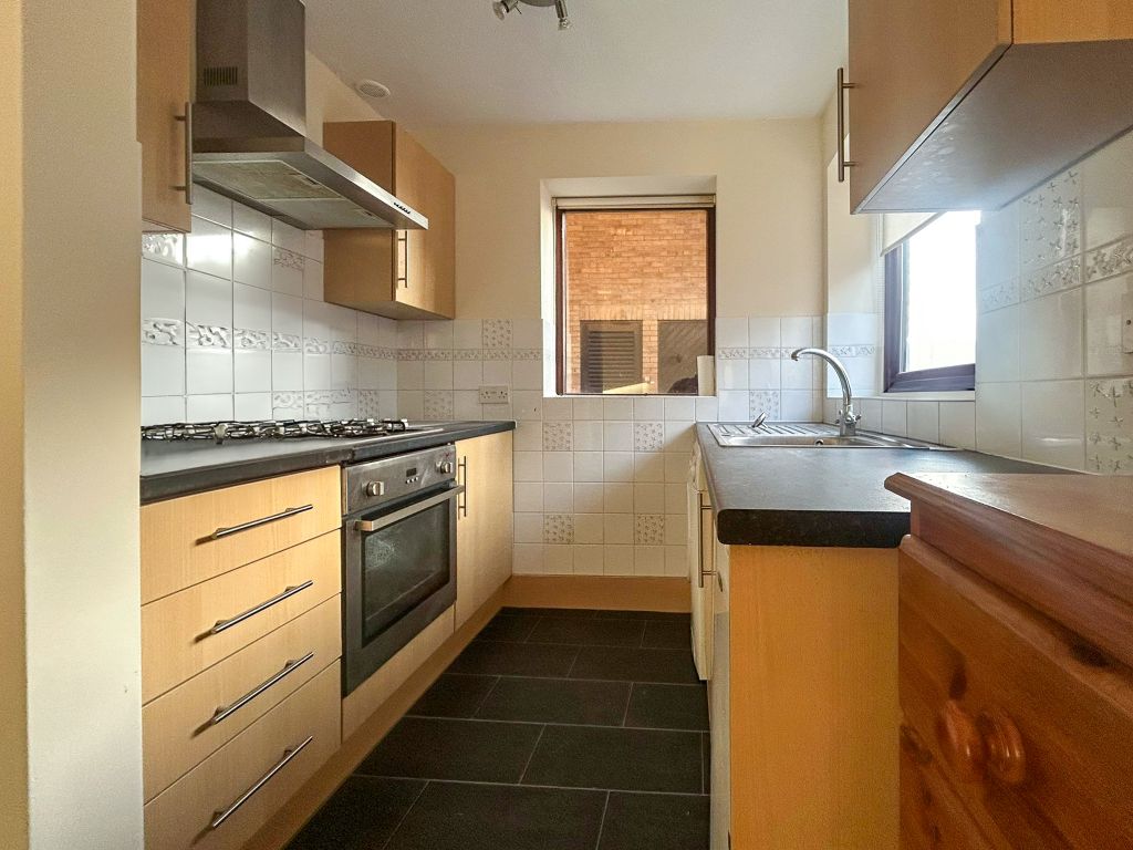 Property photo 3 of 8 Kitchen