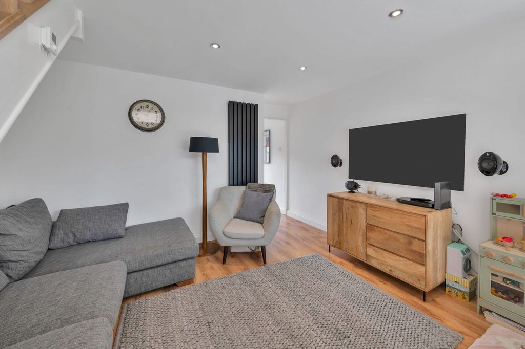 Property photo 3 of 17