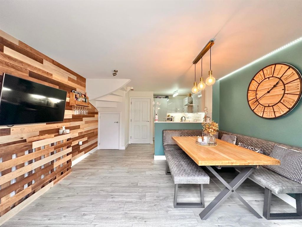 Property photo 3 of 20 Dining Area