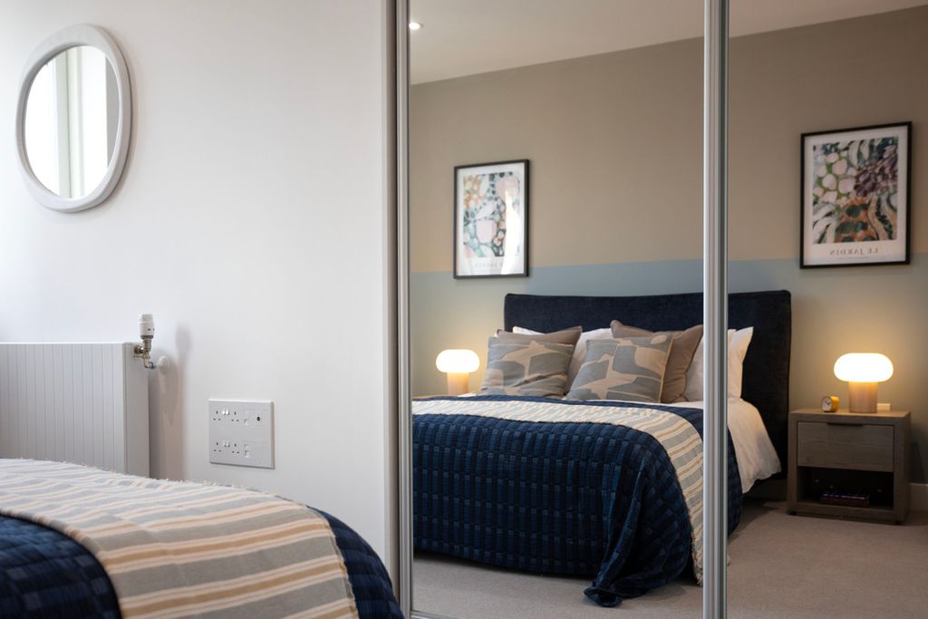 Property photo 2 of 7 Show Apartment