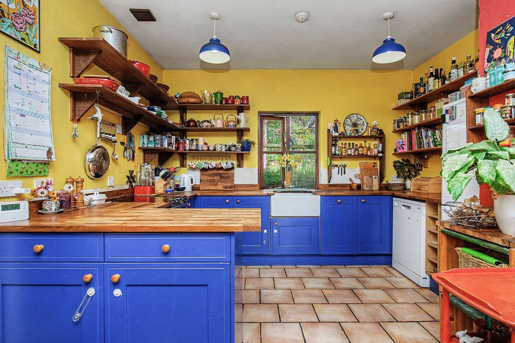 Property photo 2 of 16