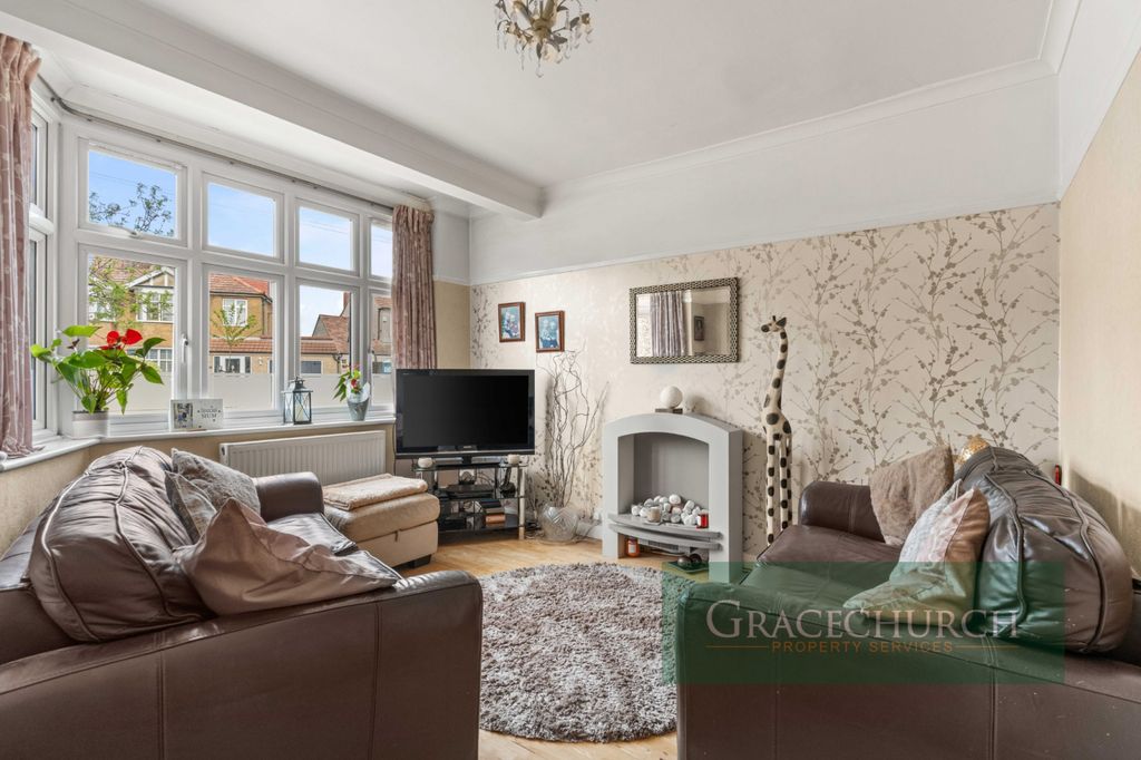 Property photo 2 of 18 Gallery