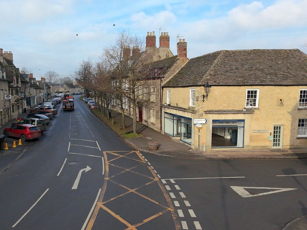 Property photo 2 of 19 Picture No. 24