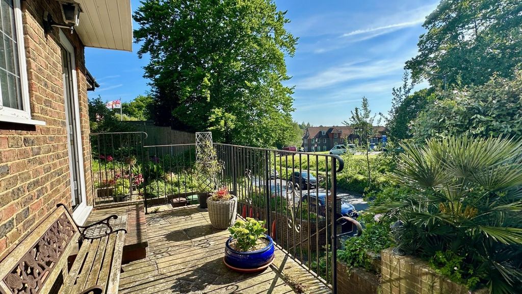 Property photo 2 of 34