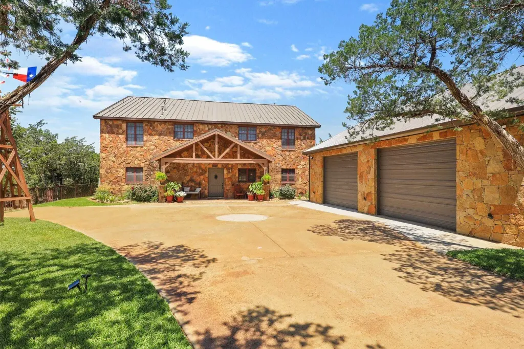 Property photo 1 of 31