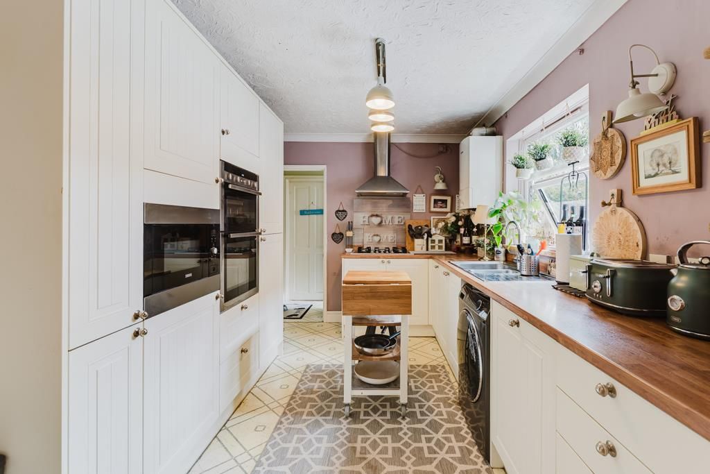Property photo 3 of 29 26 Station Road, Burton Latimer (17 Of 29).Jpg