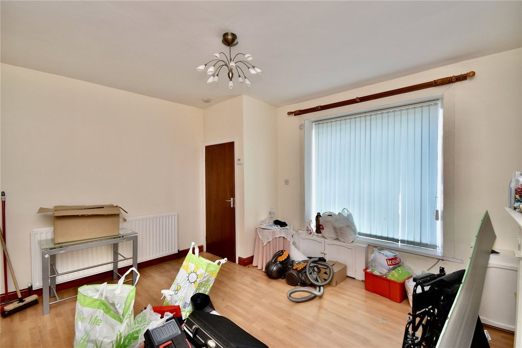 Property photo 3 of 11 Lounge