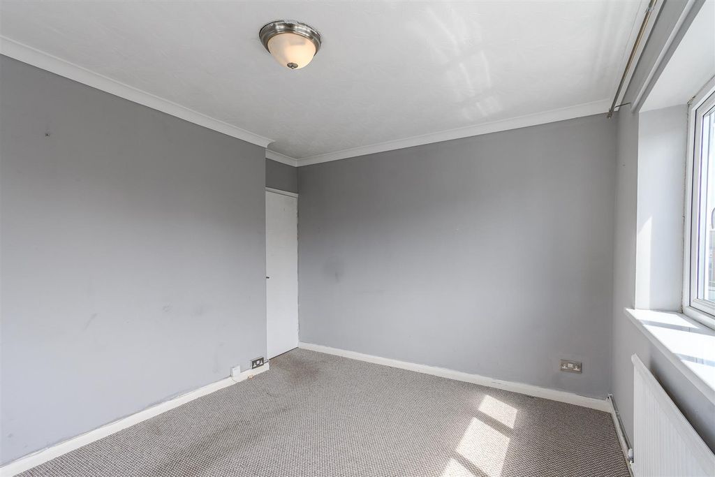 Property photo 3 of 11 Living Room