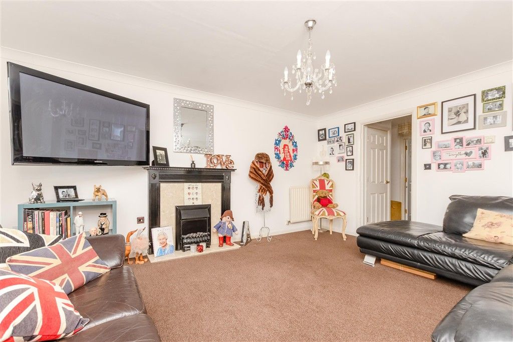 Property photo 2 of 11 Lounge